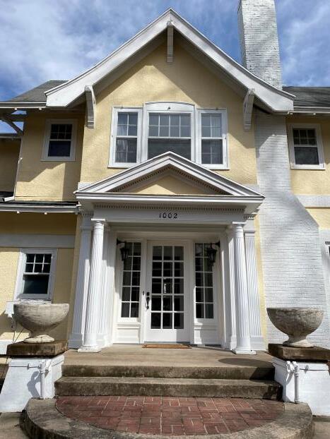 Georgian Revival entryway